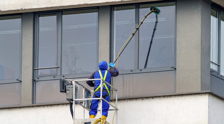 STM übernimmt die Glasreinigung professionell, gründlich und flexibel. STM übernimmt die Glasreinigung professionell, gründlich und flexibel.