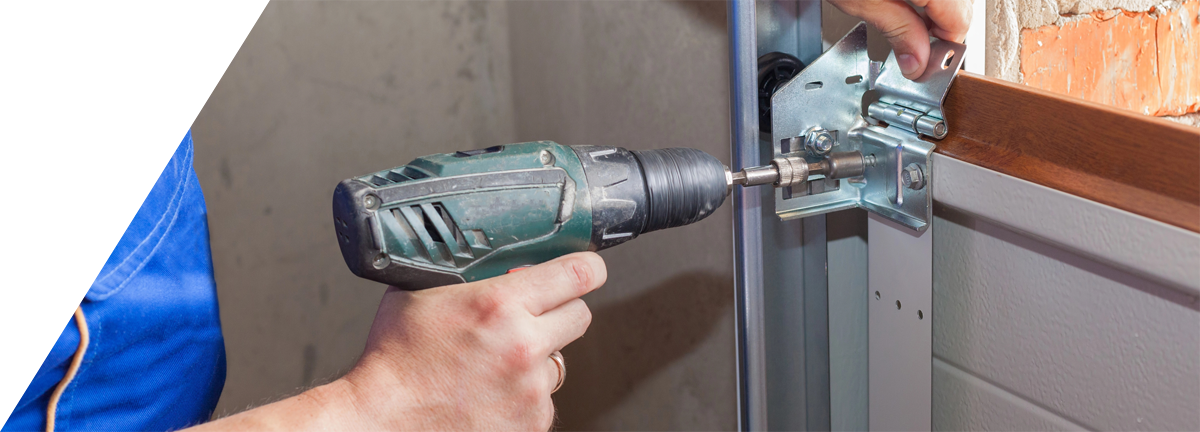 Garage wird durch technische Wartung wirrd repariert Garage wird durch technische Wartung wirrd repariert